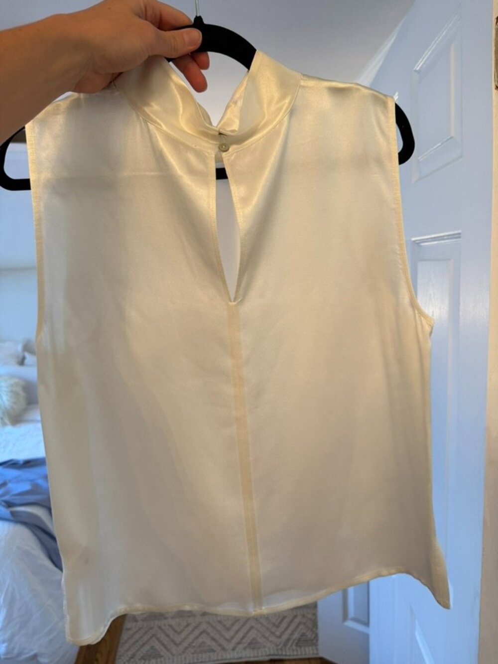 Collared Flowy Tank Top - Picture 5 of 5